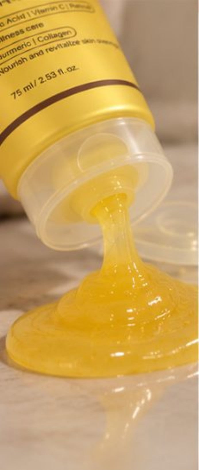 Texture gel du masque peel-off Curcuma sortant du tube